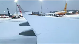 SNOWY 737-800 Takeoff after Snowstorm (Taxi, De-ice, Takeoff)