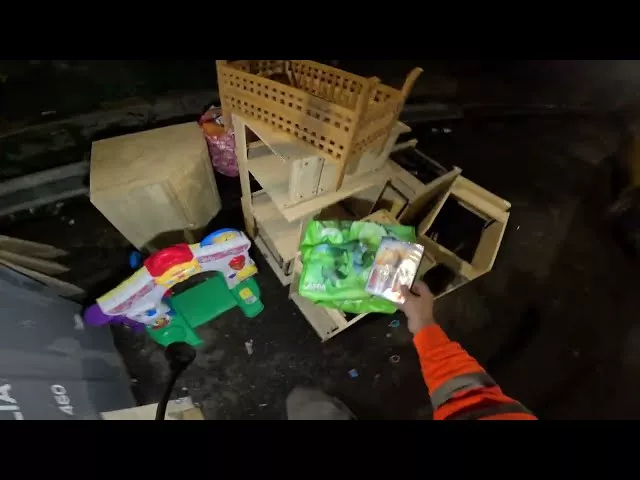 A LIFE OF GRIME UK, ILLEGALY DUMPSTER DIVING FOR ILLEGAL WASTE, .