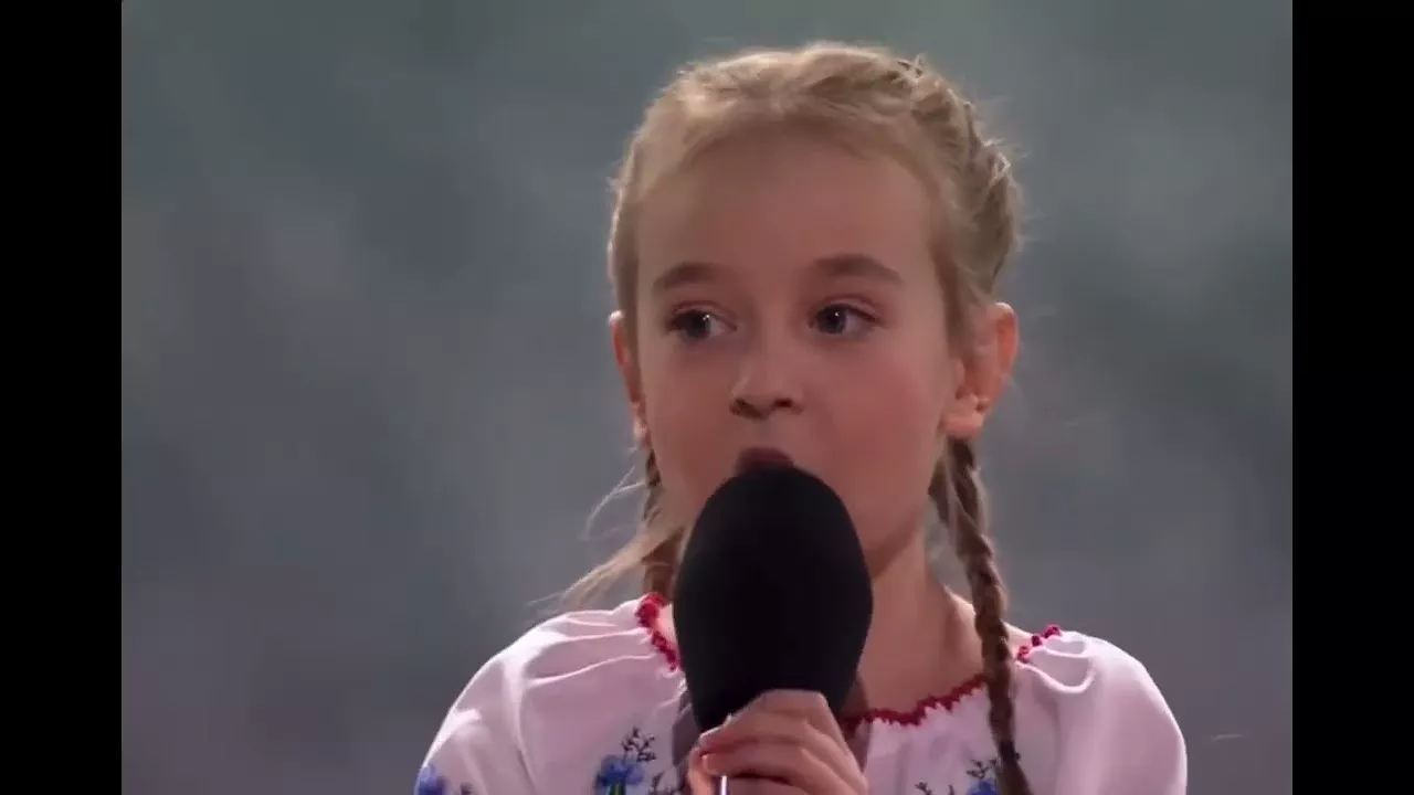 Amelia Anisovych sang the anthem of Ukraine / Амелия Анисович спела гимн Украины