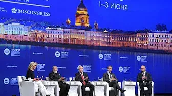 Дискуссия на пленарном заседании Петербургского международного экономического форума