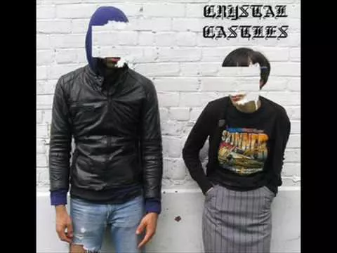 Crystal Castles - Lovers Who Uncover