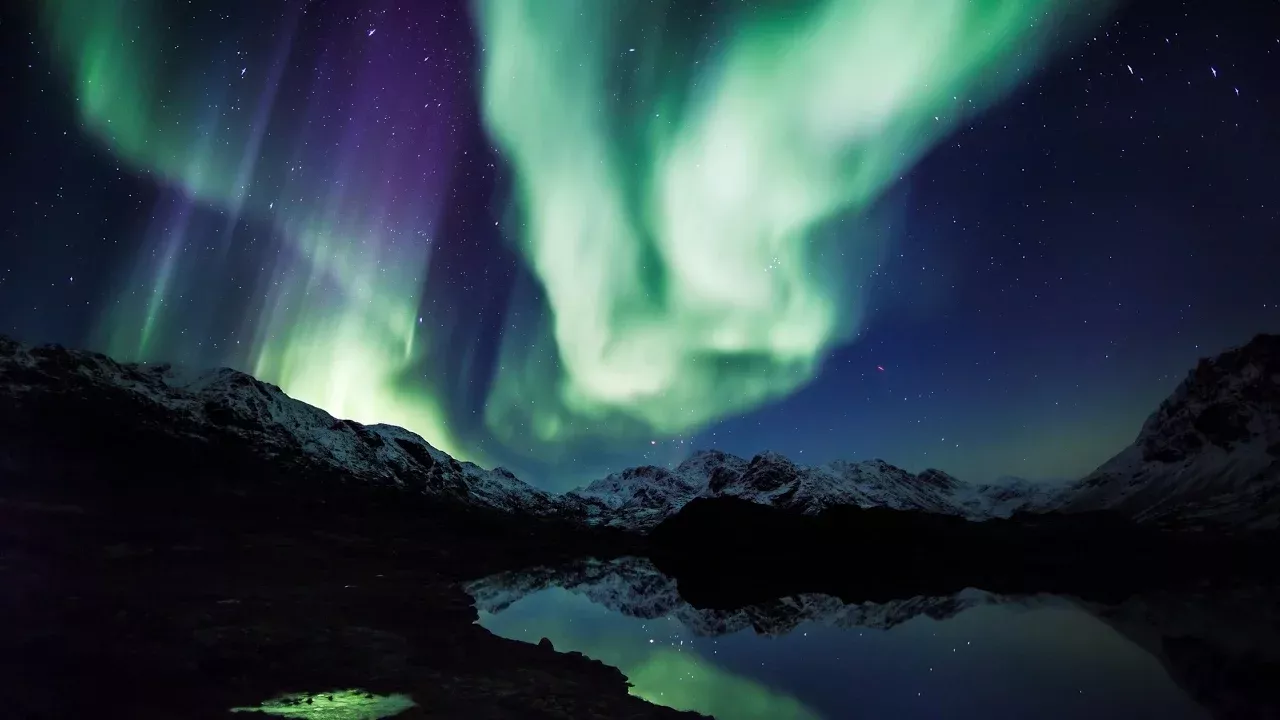 Aurora Borealis in 4K UHD: "Northern Lights Relaxation" Alaska Real-Time Video 2 HOURS