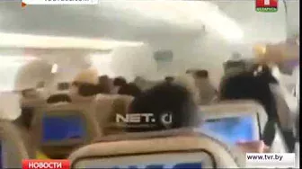Пассажир снял на видео панику в салоне самолета во время сильнейшей турбулентности