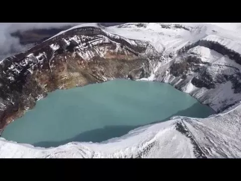 Полет на вертолете над вулканом Малый Семячик (Камчатка)