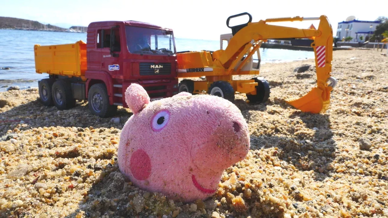 Свинка Пеппа - Герои мультфильмов - Игры с песком на пляже