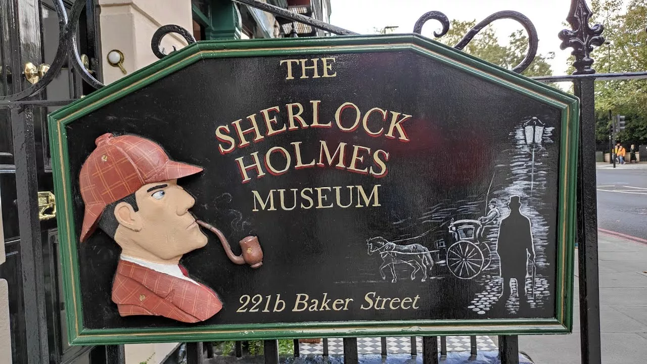 музей Шерлока Холмса Лондон 2021 туристом