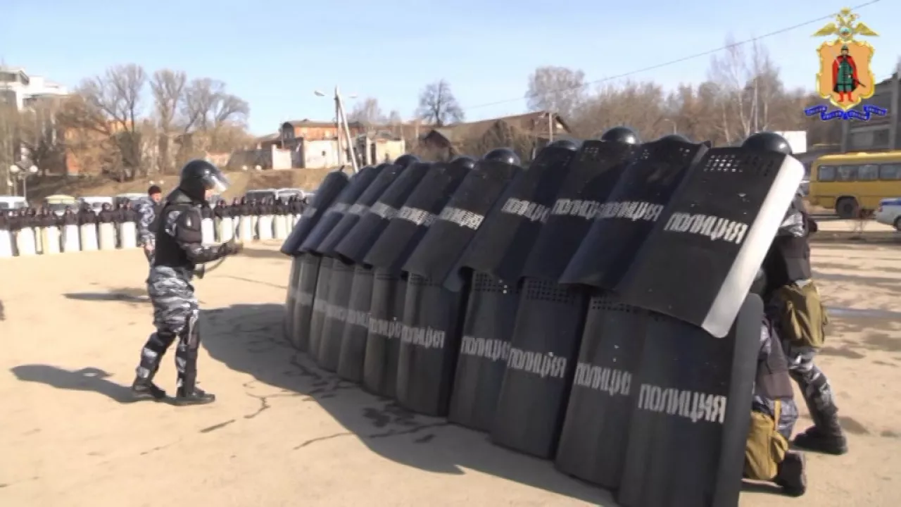 Полиция провела в Рязани тренировку по пресечению массовых беспорядков