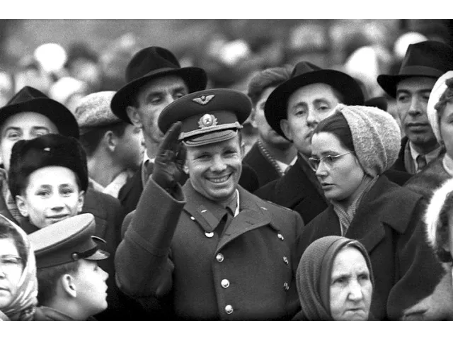 Юрий Гагарин, "Живой голос героя" 14 апреля 1961, речь на Красной пл. в Москве, кинохроника