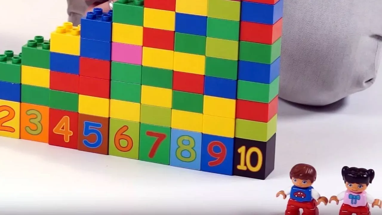 Поиграйка с Егором - СБОРНИК - Учим цифры с кубиками и строим дом