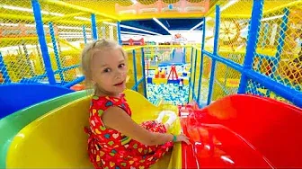 ВЛОГ Развлекательный центр с игрушками - Видео для детей | Папа Шон Кидс