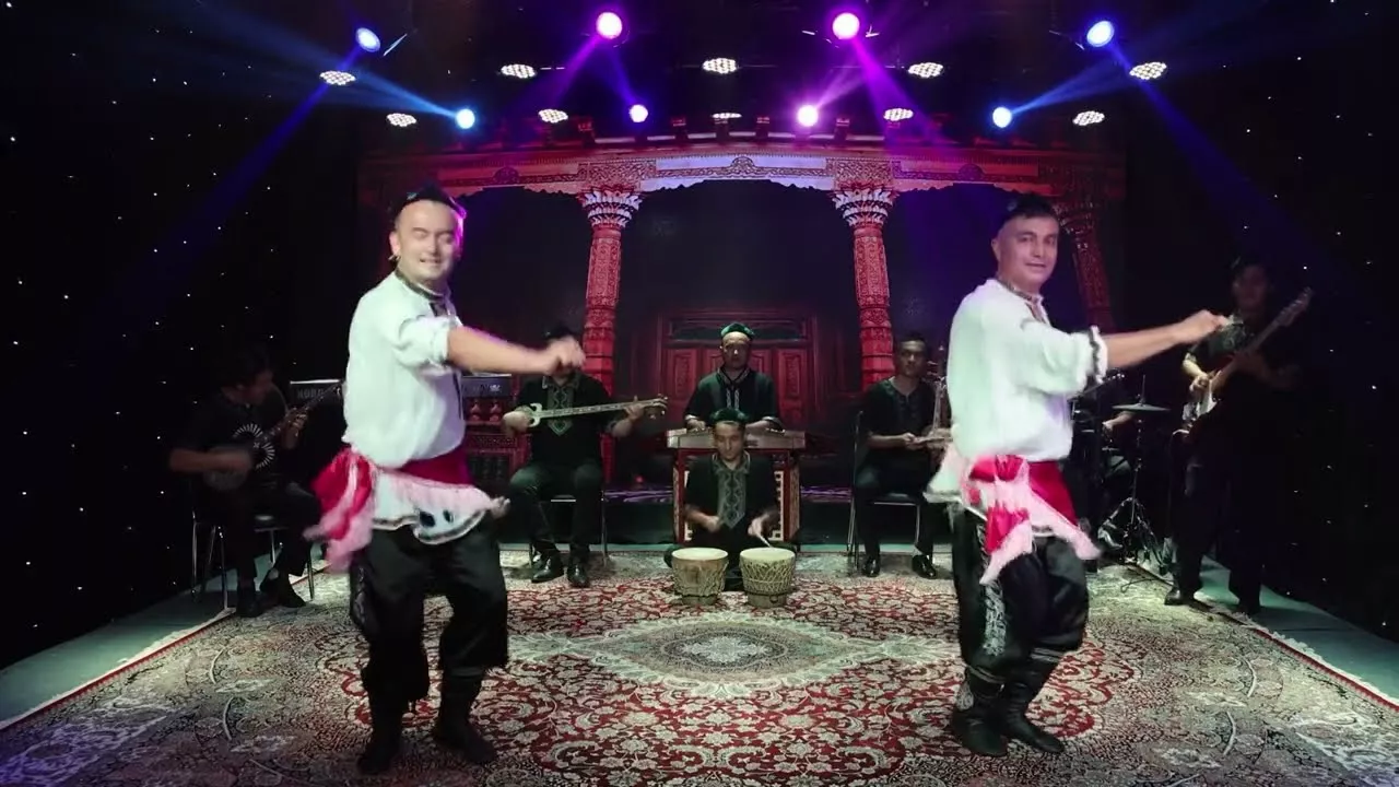 Uyghur dance - Atush Üch Pede