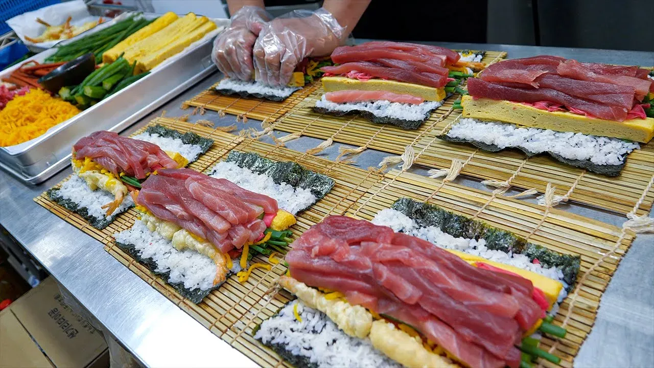 Удивительная сумма!! Японское гигантское приготовление суши - корейская уличная еда