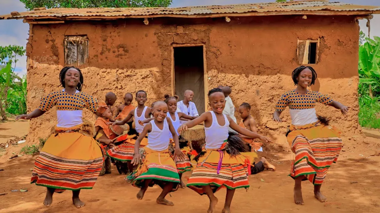 Masaka Kids Africana - Tusimbudde [Official Music Video]