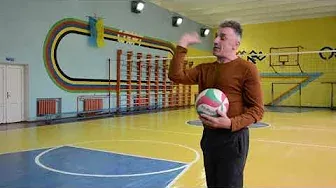 Гуняк В.М.  Волейбол.   Верхня пряма подача м'яча