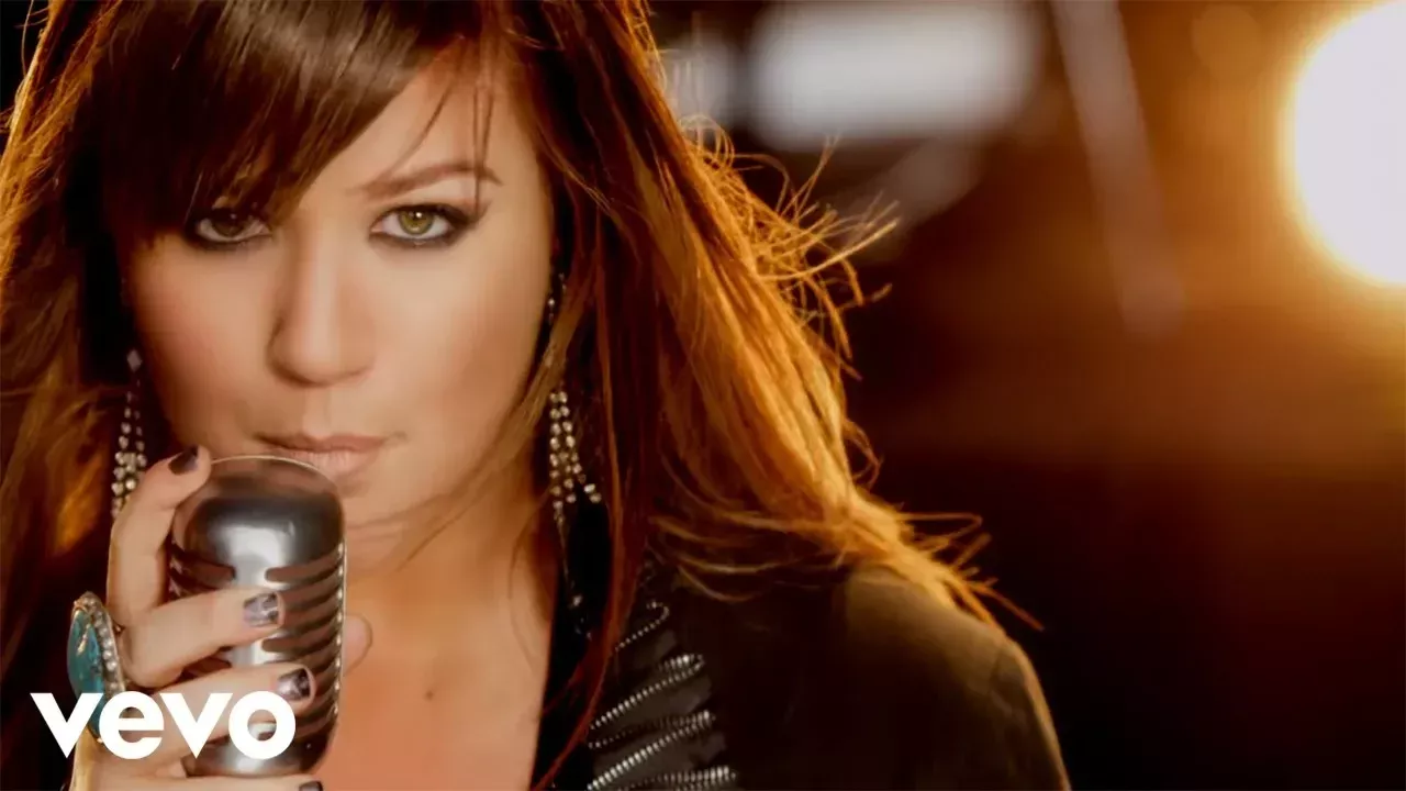 Kelly Clarkson - Stronger (What Doesn't Kill You) [Official Video]