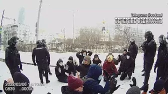 Видео полицейского регистратора с жёсткого разгона антивоенной акции в Екатеринбурге
