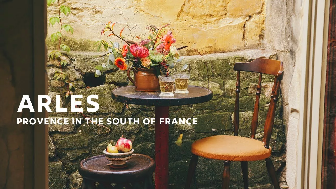 Arles, charmante ville du sud de la France | Un voyage avec fleurs et art | Resto le soir