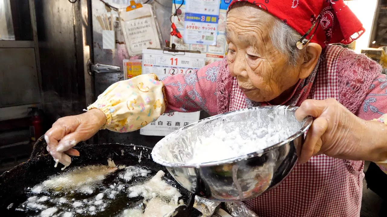 ８７歳超級婆婆！比任何人更努力工作！！被神選中的天婦羅達人所經營的烏龍麵店丨Japanese Tempura Udon Noodles